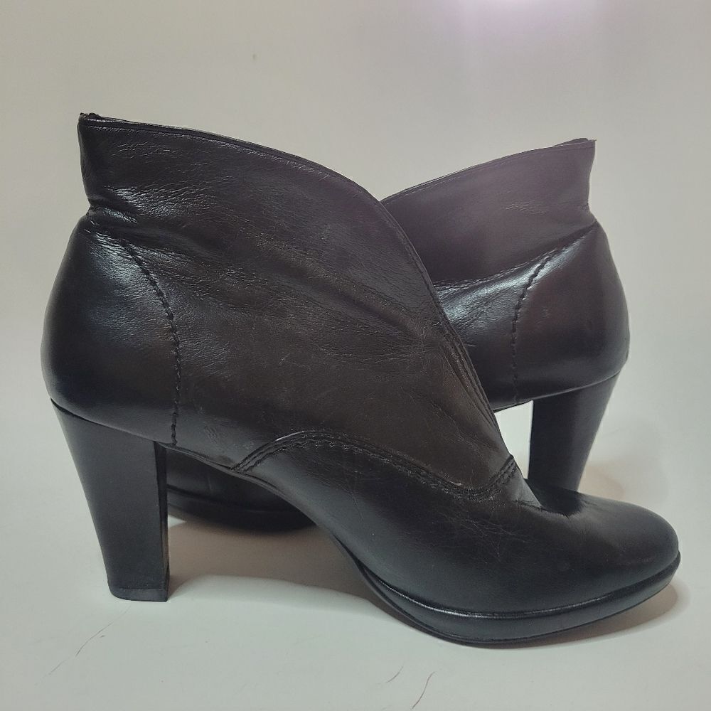 Liz Claiborne Black Leather Bonnie Heeled Boots - Picture 8 of 16
